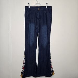 Womens Boutique Dark Wash Floral Embroidered Flared Leg Jeans Size 12 32 Waist